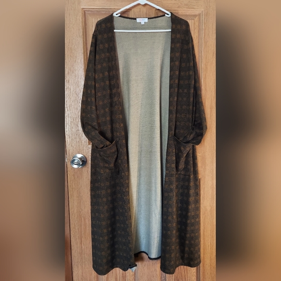 LuLaRoe Sarah - Picture 1 of 4